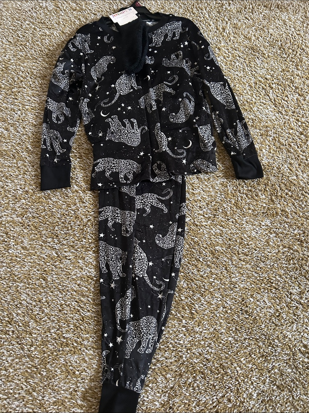 Cozy Black Leopard & Stars Pajama Set - Women’s Sleepwear